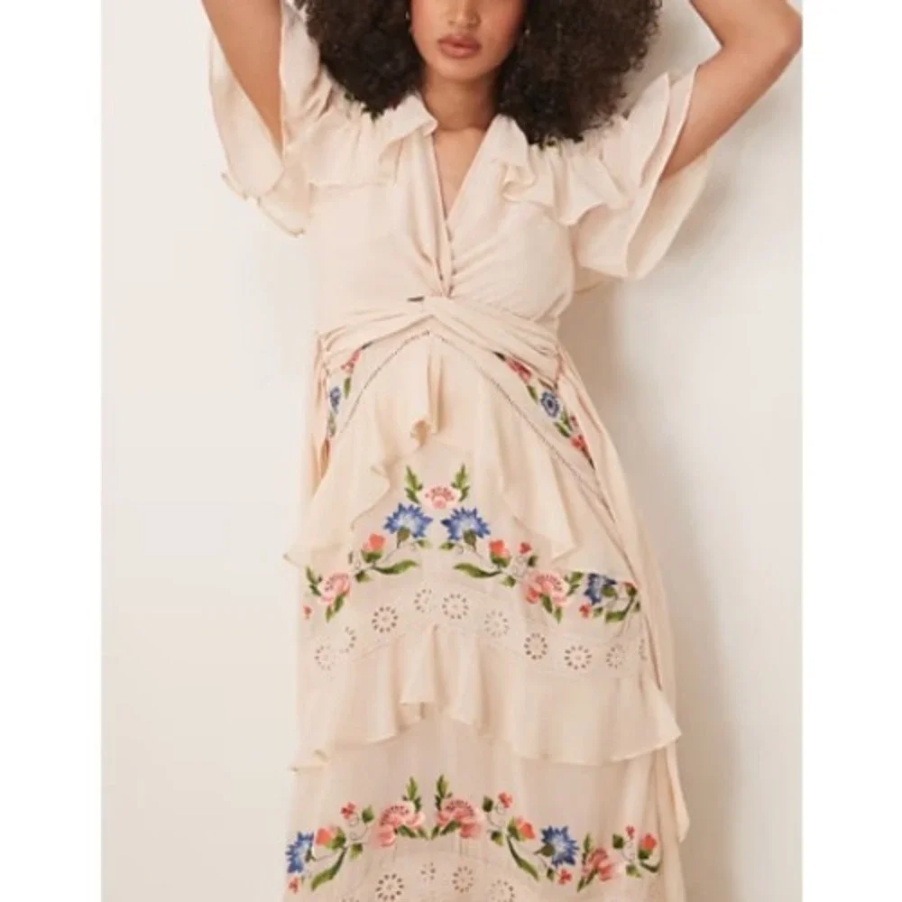 Hope & Ivy Women's Cream‎ Embroidered V-Neck Tiered Skirt Midi Dress Size 10 NWT - Picture 3 of 11